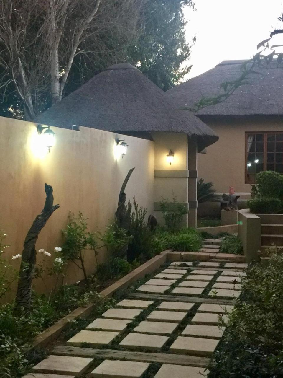 Hotel The Three Countries Estate Benoni Esterno foto