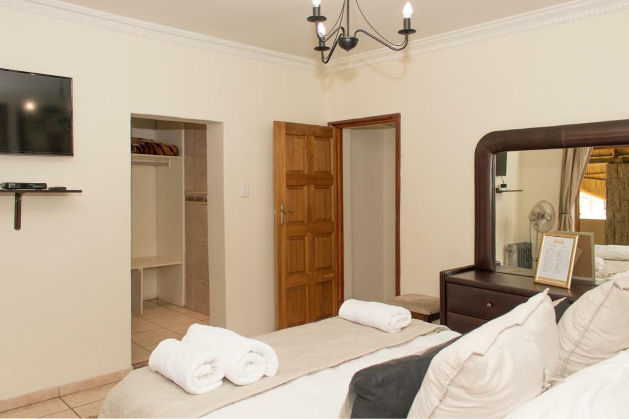Hotel The Three Countries Estate Benoni Esterno foto