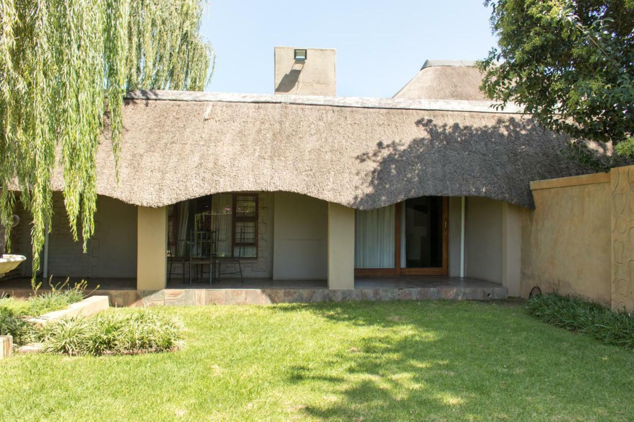 Hotel The Three Countries Estate Benoni Esterno foto